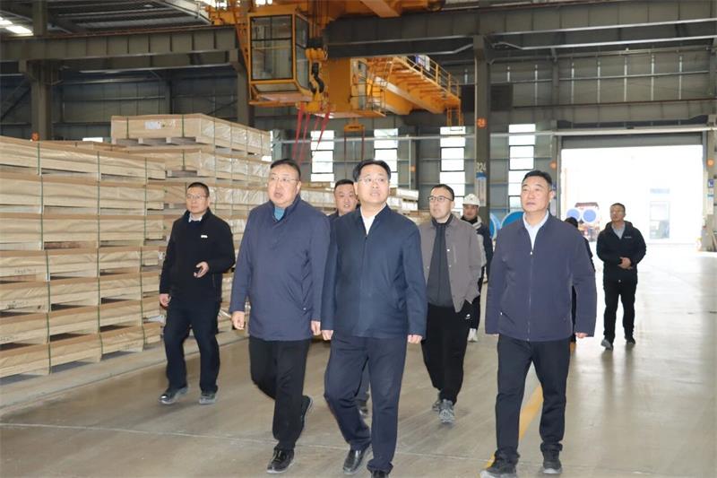 鞏義市委書記、市長郭程明蒞臨明泰鋁業(yè)慰問一線員工
